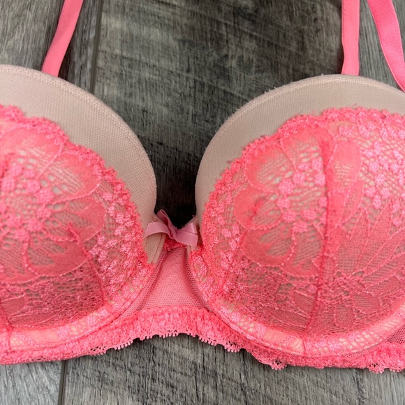 32C VS Peach/Nude Bra - Picture 3 of 11